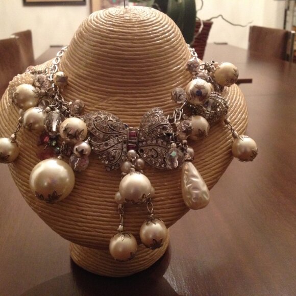 Endearing Large Pearl and Rhinestone Necklace - Picture 4 of 7